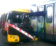 В Харькове на Салтовке столкнулись автобус и троллейбус
