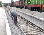 Харьковский поезд сбил двух путевых рабочих