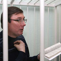 Луценко вскоре займет место на скамье подсудимых в Печерском суде