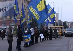 Политики требуют запретить ВО «Свобода», а жители востока призывают к бойкоту Львова