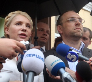 Тимошенко заявляет, что за ней круглосуточно следит СБУ