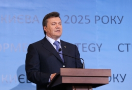 Янукович сделал Азарову последнее предупреждение