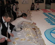 В Харькове испекли гигантский торт
