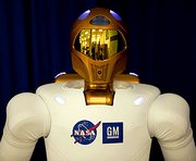 На МКС отправят первый в истории робот-космонавт