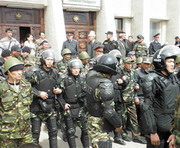 Беспорядки в Киргизстане: в стране введено чрезвычайное положение