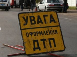 В Харькове под колеса фуры попала женщина